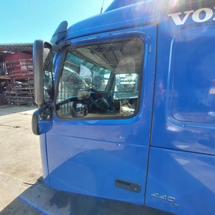 20768972 VOLVO Стекло двери левое, № XF461649