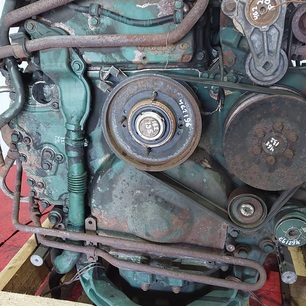 3165064 VOLVO Крышка двигателя, № XF462133