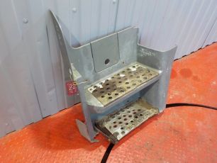 9446660101 MERCEDES Корпус подножки нижний левый, № XF305338