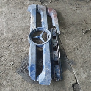 9437501518 MERCEDES Решетка радиатора