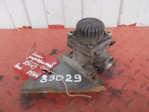 5010525137 RENAULT Клапан ускорительный, № XF89029