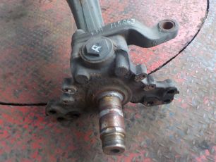 VOLVO Кулак поворотный правый, № XF115063
