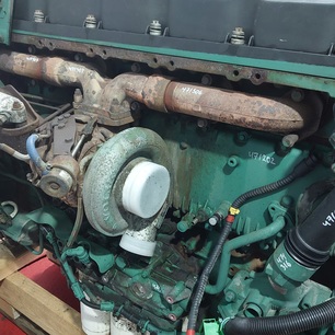 21677250 VOLVO Крышка двигателя, № XF471202