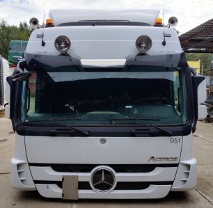 9437501418 MERCEDES Решетка радиатора, № XF386945