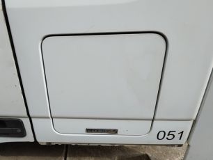 9437500402 MERCEDES Крышка бардачка, № XF386965