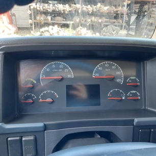20739270 VOLVO Панель приборов