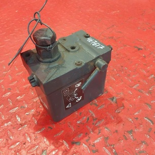 0015533701 MERCEDES Насос подъема кабины, № XF467617