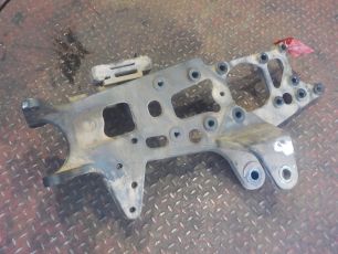 9303220501 MERCEDES Кронштейн передней рессоры, № XF157934