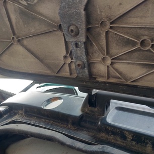 9737500351 MERCEDES Петля капота правая
