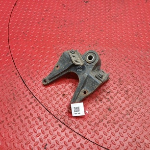 9413200070 MERCEDES Кронштейн передней рессоры