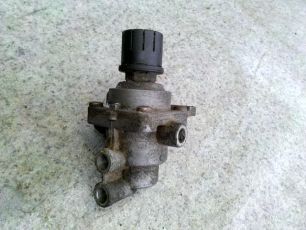 1613477 VOLVO Клапан ускорительный