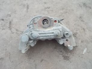 0024201583 MERCEDES Суппорт правый, № XF42839