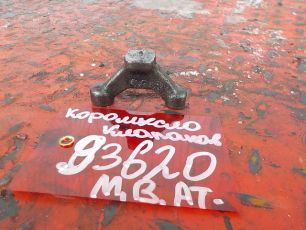 9060550706 MERCEDES Коромысло клапанов, № XF93620