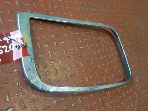 9408850822 MERCEDES Рамка фары правая, № XF167620
