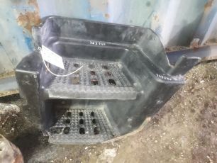 504103303 IVECO Корпус подножки нижний левый, № XF363540