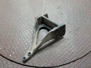 9423170101 MERCEDES Кронштейн торсиона правый