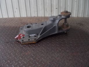 7482137342 RENAULT Кронштейн задней рессоры