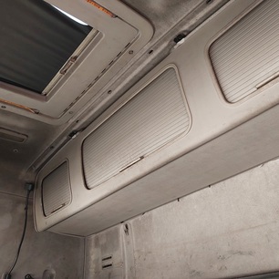20564318 VOLVO Полка