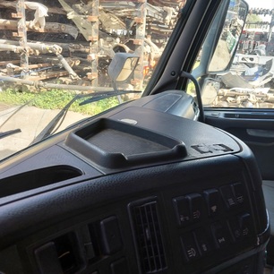 20521627 VOLVO Крышка блока предохранителей