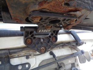 500368694 IVECO Петля капота, № XF285767
