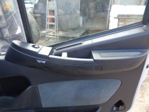 504111827 IVECO Ручка двери внутренняя правая