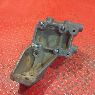 5010321438 RENAULT Кронштейн торсиона левый