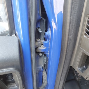 82319029 VOLVO Петля двери левая, № XF471348