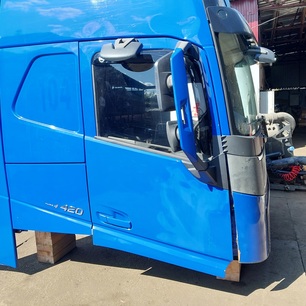 82183386 VOLVO Дверь правая, № XF471420