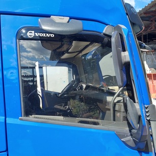84043056 VOLVO Стекло двери правое