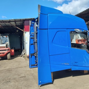 VOLVO Спойлер кабины комплект, № XF471429