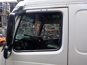 8140914 VOLVO Стекло двери левое, № XF220124