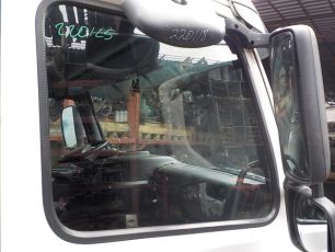 8140915 VOLVO Стекло двери правое, № XF220125