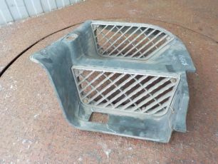 7421304658 RENAULT Корпус подножки нижний левый, № XF129548