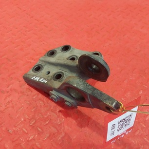 9303172042 MERCEDES Кронштейн торсиона левый, № XF458787