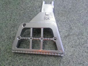 D707040 KAHVECI OTOMOTIV Кронштейн подножки нижней правой