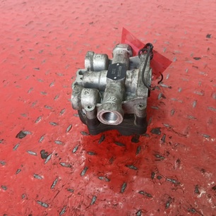 8152899 VOLVO Кран 4-х контурный, № XF458306