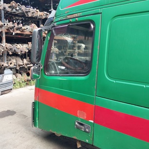 20360542 VOLVO Дверь левая, № XF470027