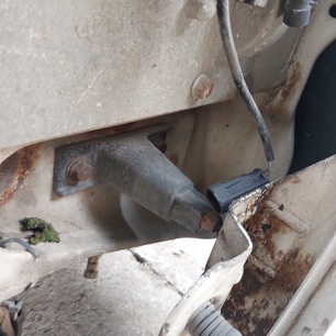 504035073 IVECO Кронштейн дефлектора