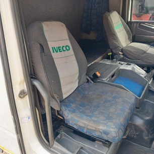 504061133 IVECO Сиденье правое