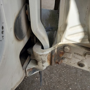 99442507 IVECO Петля двери нижняя правая, № XF478038