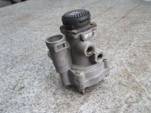 9730090100 MERCEDES Кран управления тормозами прицепа