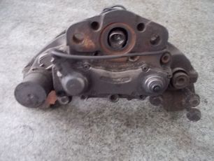 9444200101 MERCEDES Суппорт передний правый