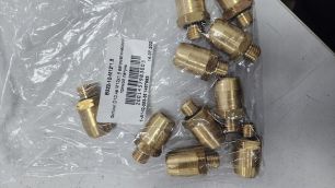 B32210M1215 CR