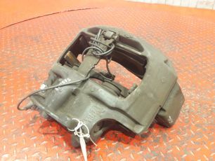 9604200501 MERCEDES Суппорт передний левый