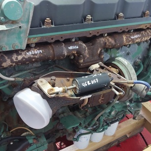 21677250 VOLVO Крышка двигателя, № XF462554