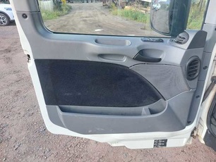 9437209400 MERCEDES Обшивка двери, № XF343623