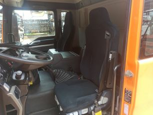 81623076447 MAN Сиденье левое, № XF334927