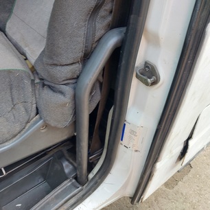 504026823 IVECO Поручень