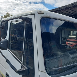 504027559 IVECO Накладка стойки правая