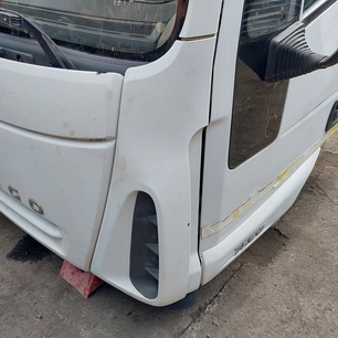 504027463 IVECO Дефлектор кабины левый